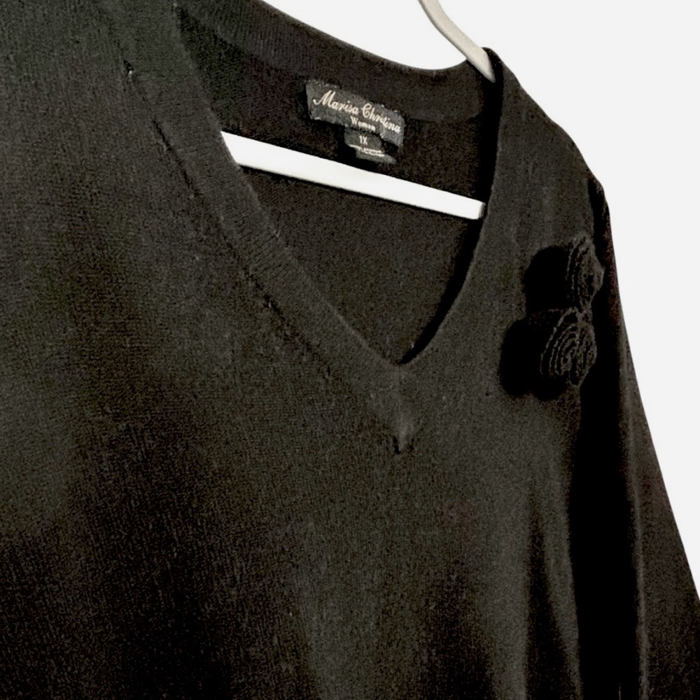 Black Womens V-Neck Sweater with Rosettes 1X EUC
